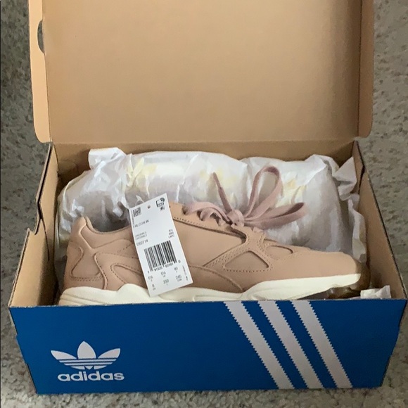 adidas falcon leather beige